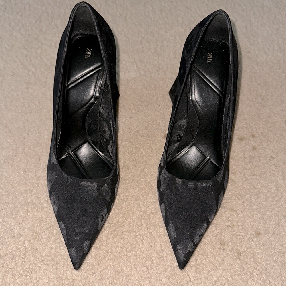 Zara Black Leopard Print Pumps